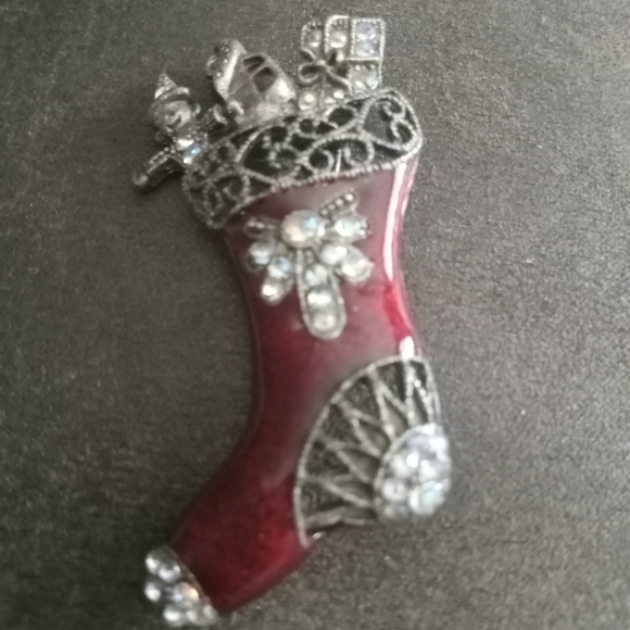Elegant Vintage Red and Silver Stocking Brooch - Picture 1 of 2